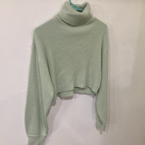 Divided Sweaters - Mint green chunky crop sweater